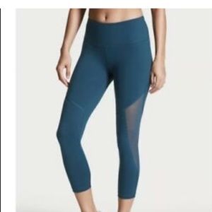 Victoria’s Secret knockout scalloped leggings